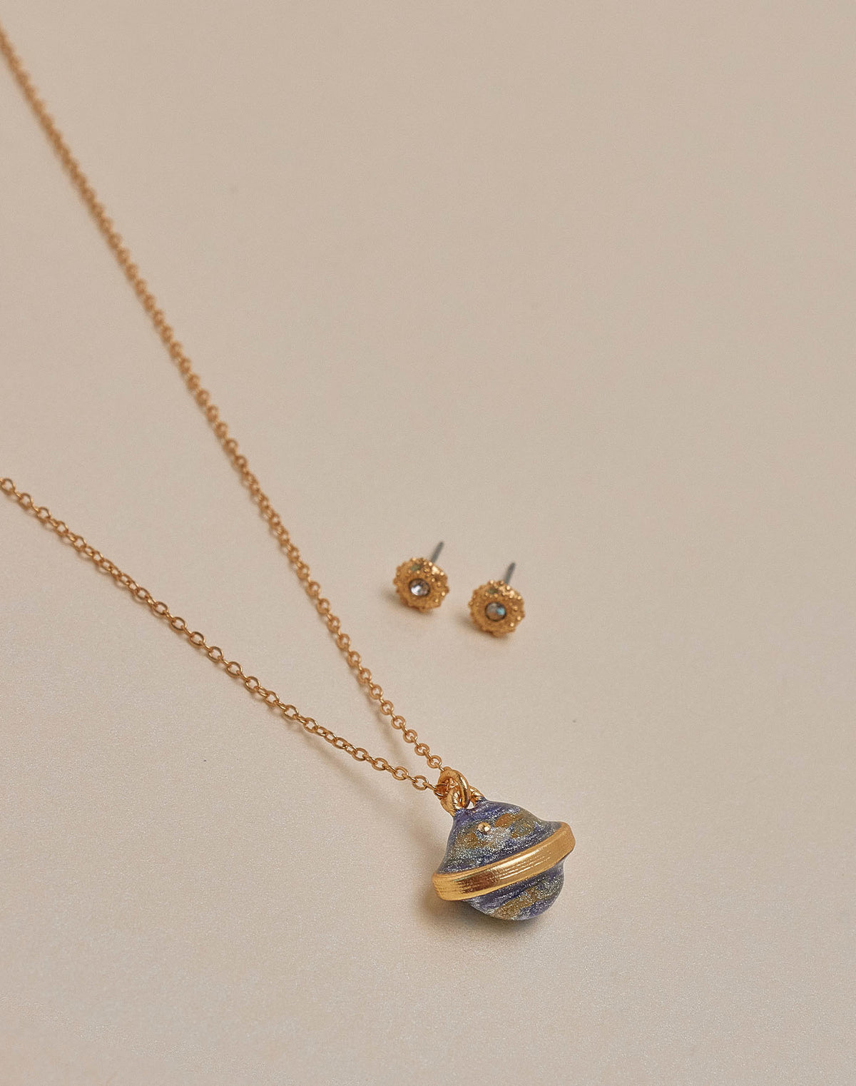 Set Collar + Aretes Saturno