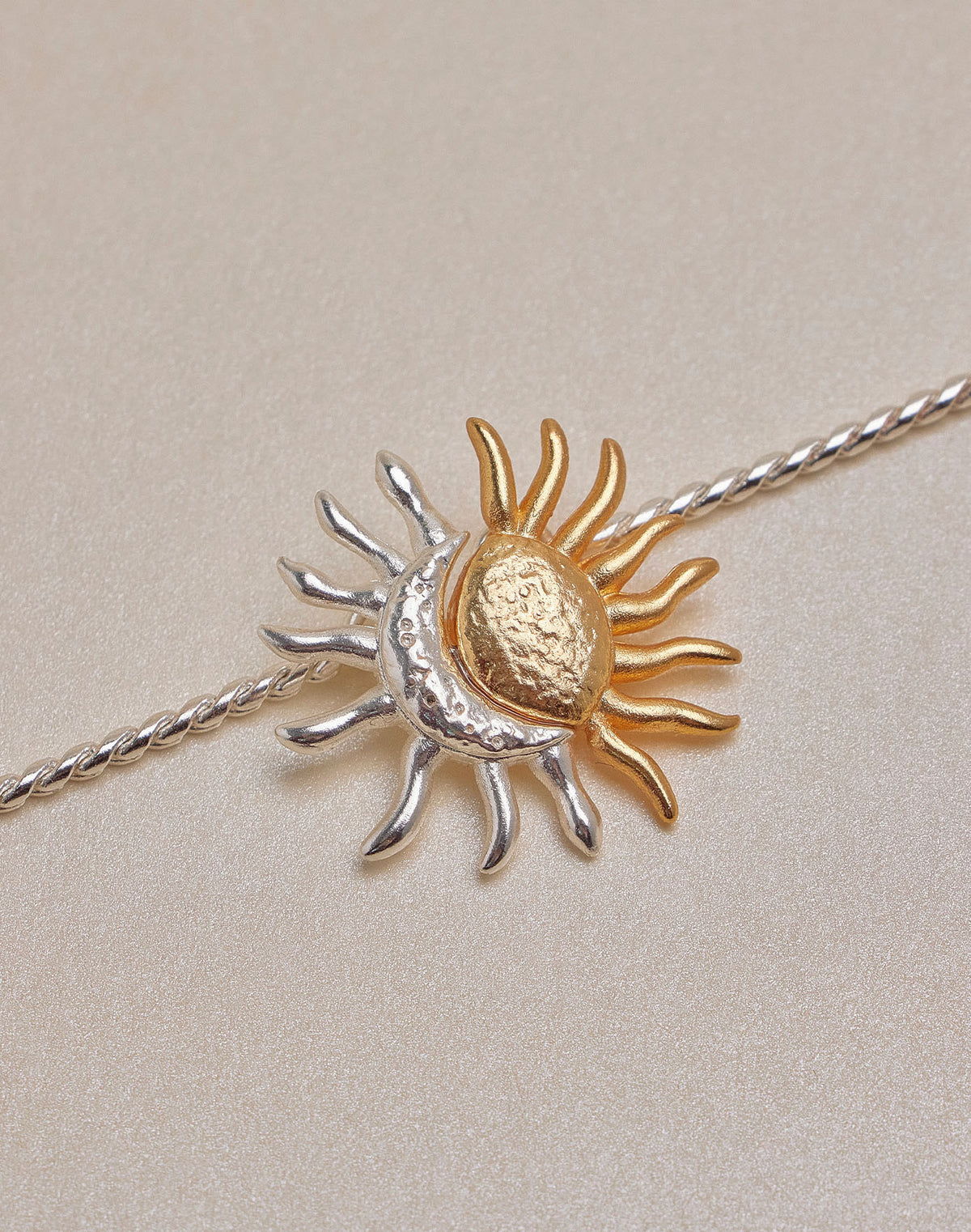 Set Collar + Aretes Sol y Luna