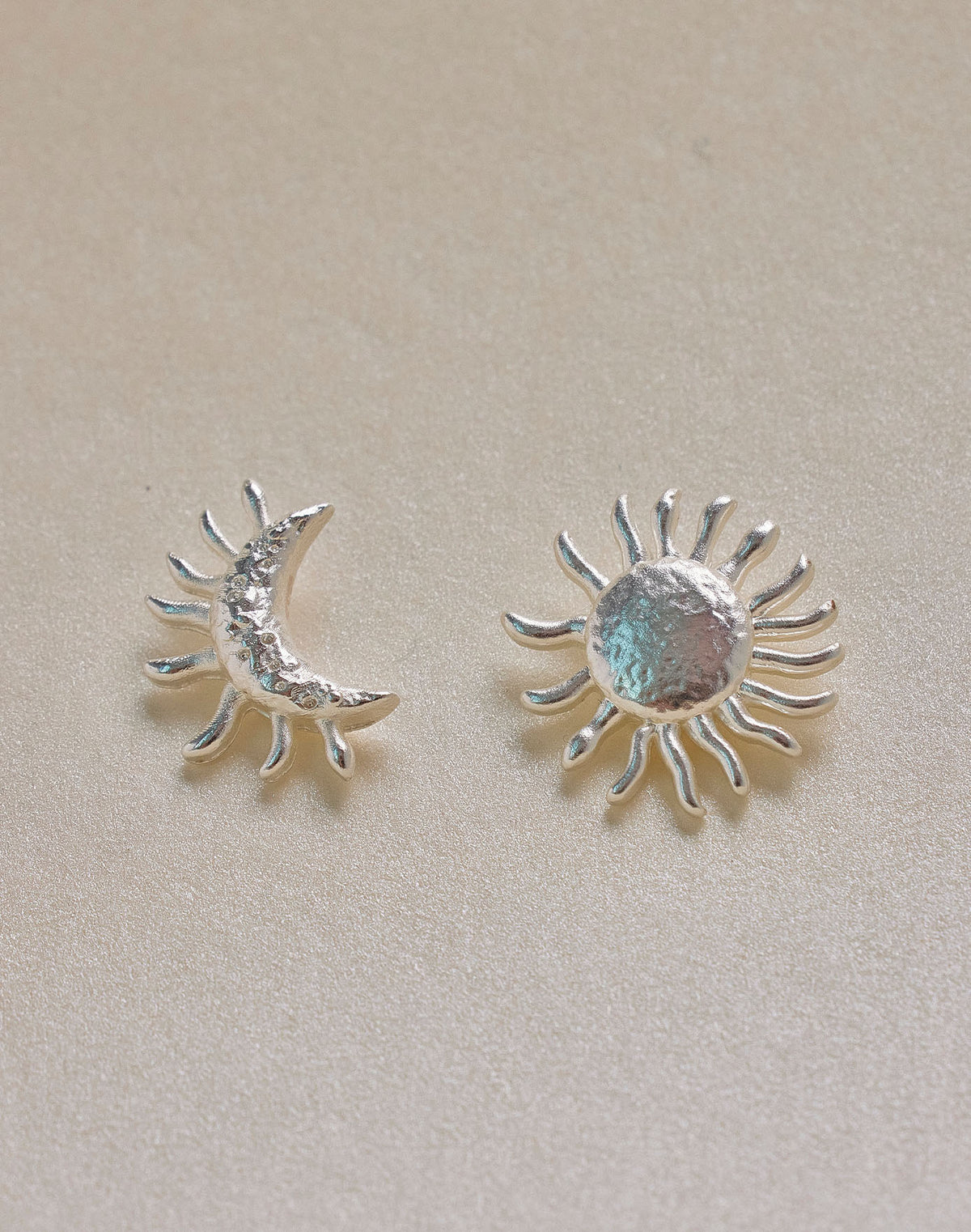 Set Collar + Aretes Sol y Luna